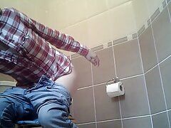 Lei video porno orge italiane gioca con la sua figa in cucina mentre cazzo profondamente