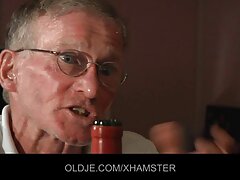 Una donna bruna si porno orge italiane offre una scopata selvaggia davanti alla sua webcam