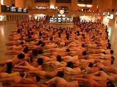 La ragazza orge italiane porno ha perso l'autobus ha accettato di fare sesso